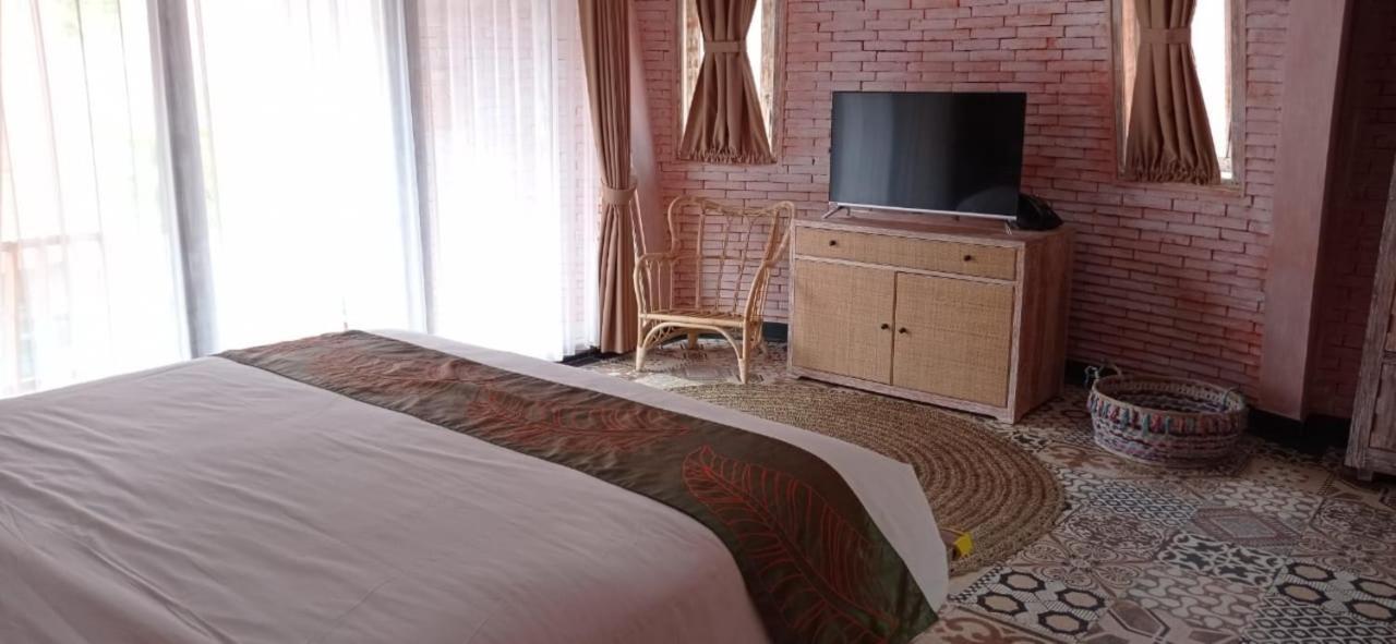 Dusun Semilir Hotel And Resort Semarang Exterior foto